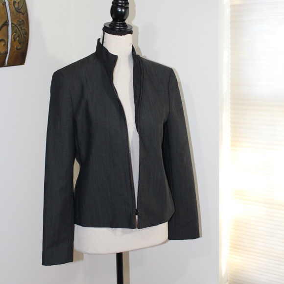 Tahari, 2 piece black pants suit and Blazer  zip jacket  size 2P - Picture 2 of 16